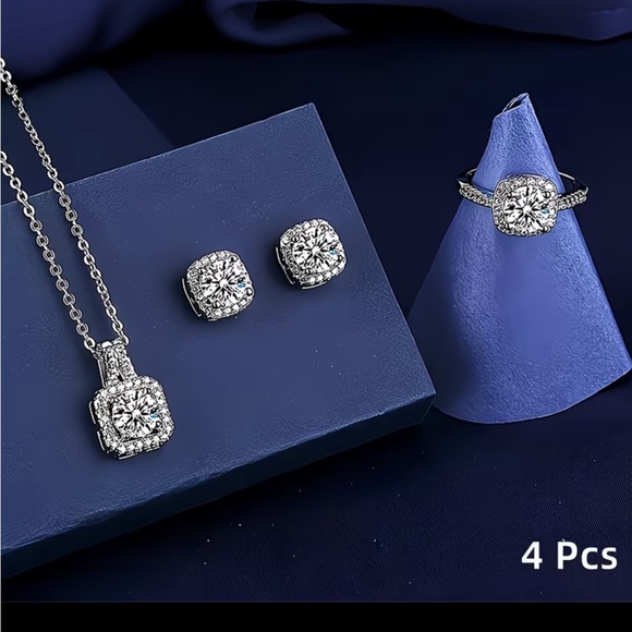 Silver Rhinestone Jewelry Set - Picture 10 of 11